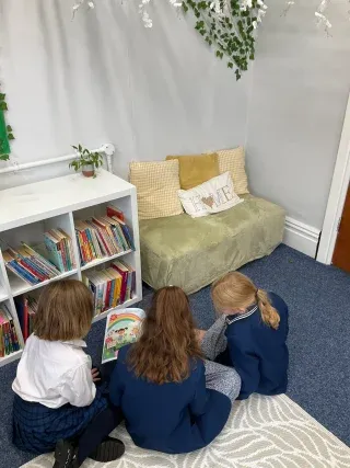 Don’t forget this weekend marks the end of @staffordstonelibraries  Summer Reading Challenge 📚
It has been so lovely to see just how engaged the children have been since returning to school.

And a big shout out to all the staff for their beautiful classrooms, but Mrs White we think you are the winner! 💐
Thank you Primary 4 for judging 😂